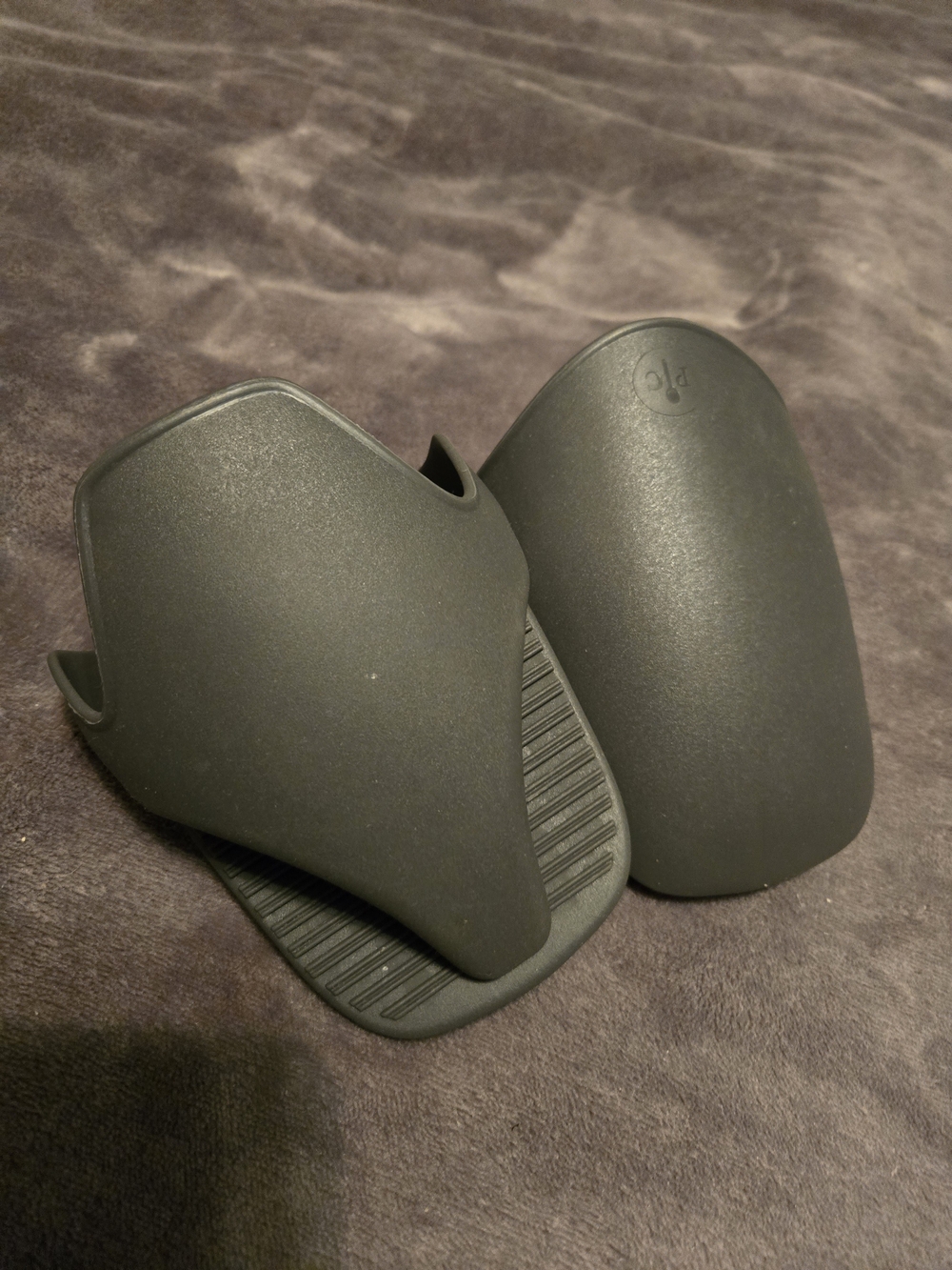 Pampered Chef Black Silicone Oven Mitts - Pair
